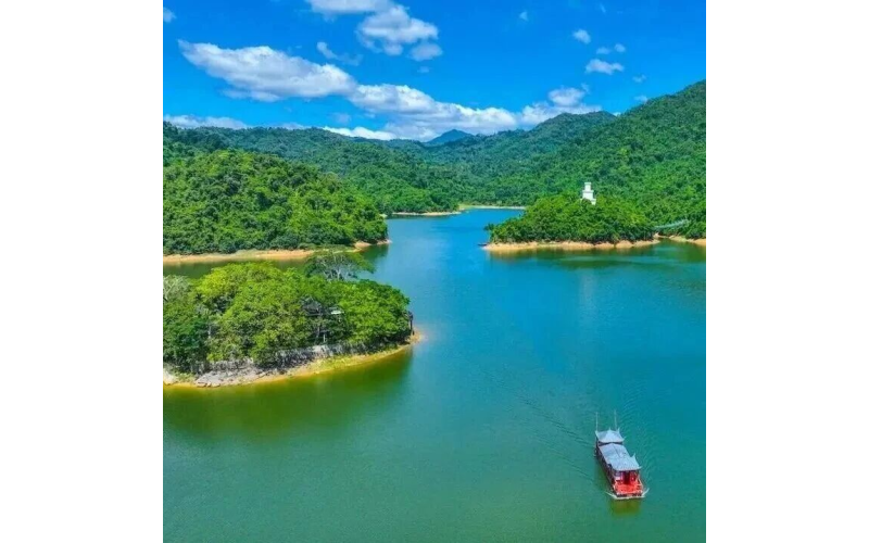 《人民日报》关注：海南保亭神玉岛健康产业&ldquo;雨林里&rdquo;生长